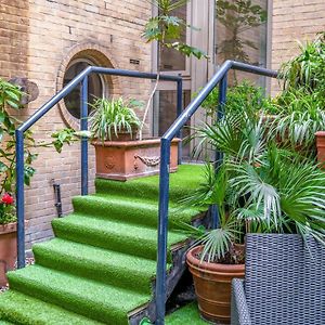Luxury One Bedroom Suite a private garden